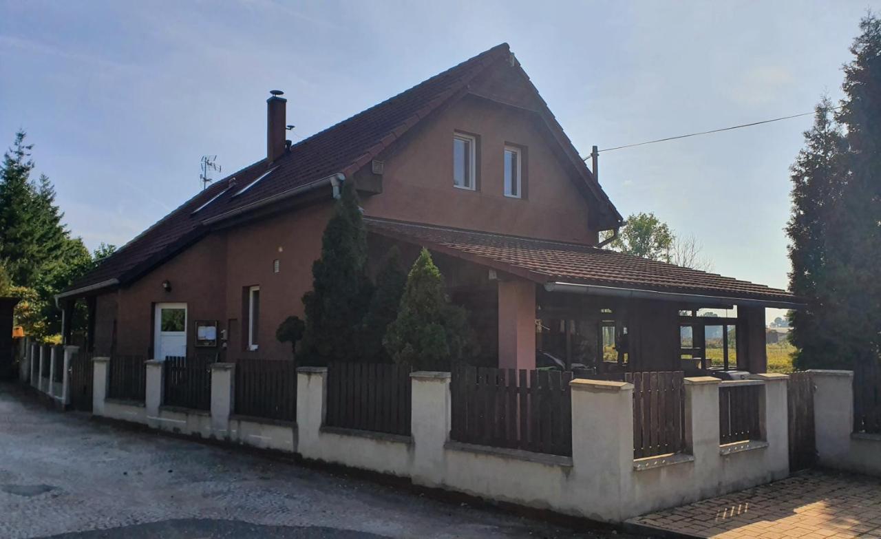Apartman V Blizkosti Mesta Štětí Zewnętrze zdjęcie